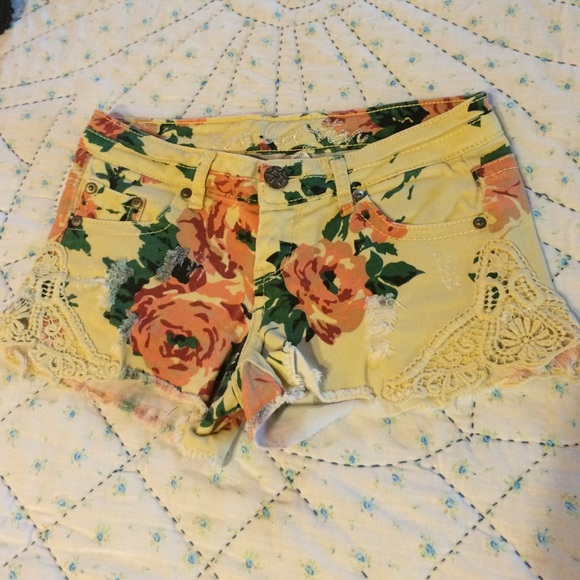 Floral shorts - Picture 1 of 2