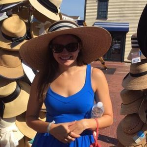 Meet your Posher, Simone