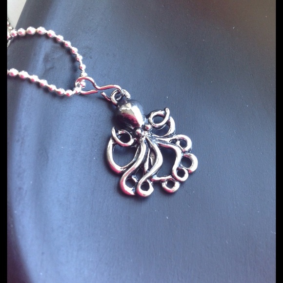 Mini Octopus Pendant  Necklace NWT - Picture 3 of 6