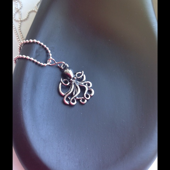 Mini Octopus Pendant  Necklace NWT - Picture 6 of 6