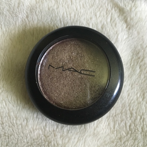 Mac pressed pigment
