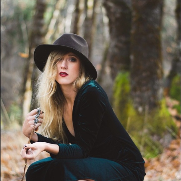 Meet your Posher, Brittany - Picture 3 of 8