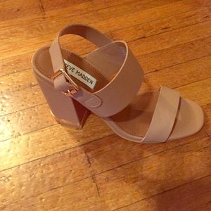 Brand new Steve Madden nude heels