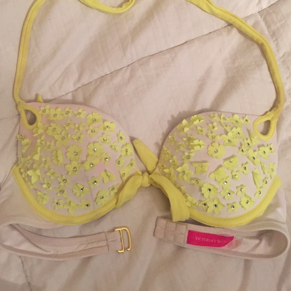 Victoria's Secret bathing suit 💛