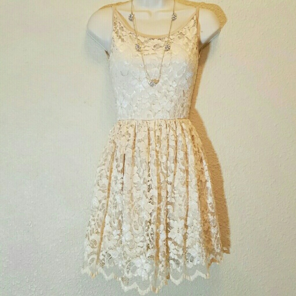 Arden B  Lace Dress with Belt !