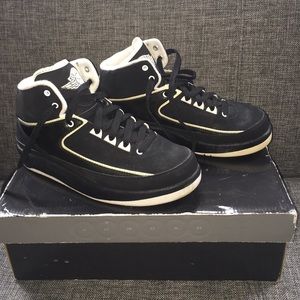 Jordan Black and White 2s