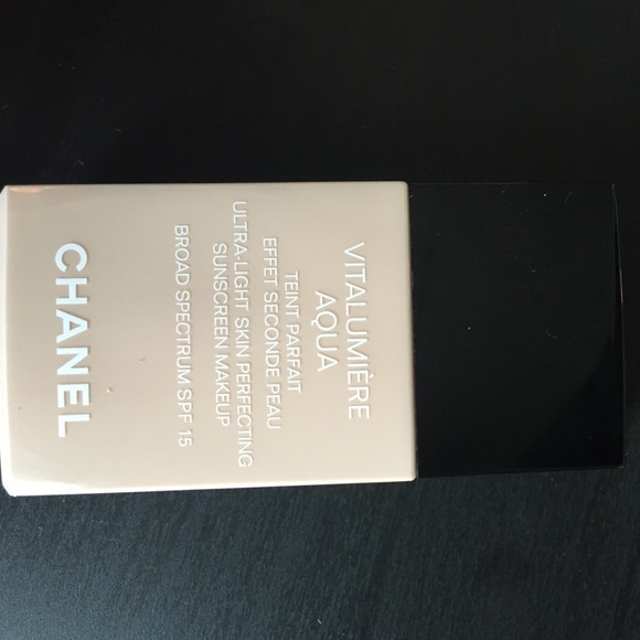 Chanel vitalumiere Aqua foundation
