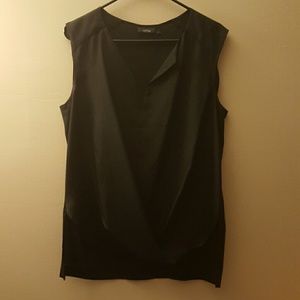 Black hi-lo top- surplice