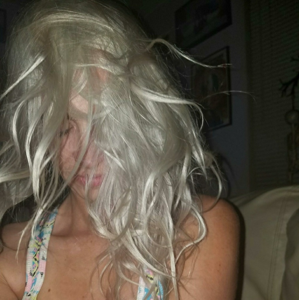 Nightmare Queen gives a HORRORendous Helllo !!