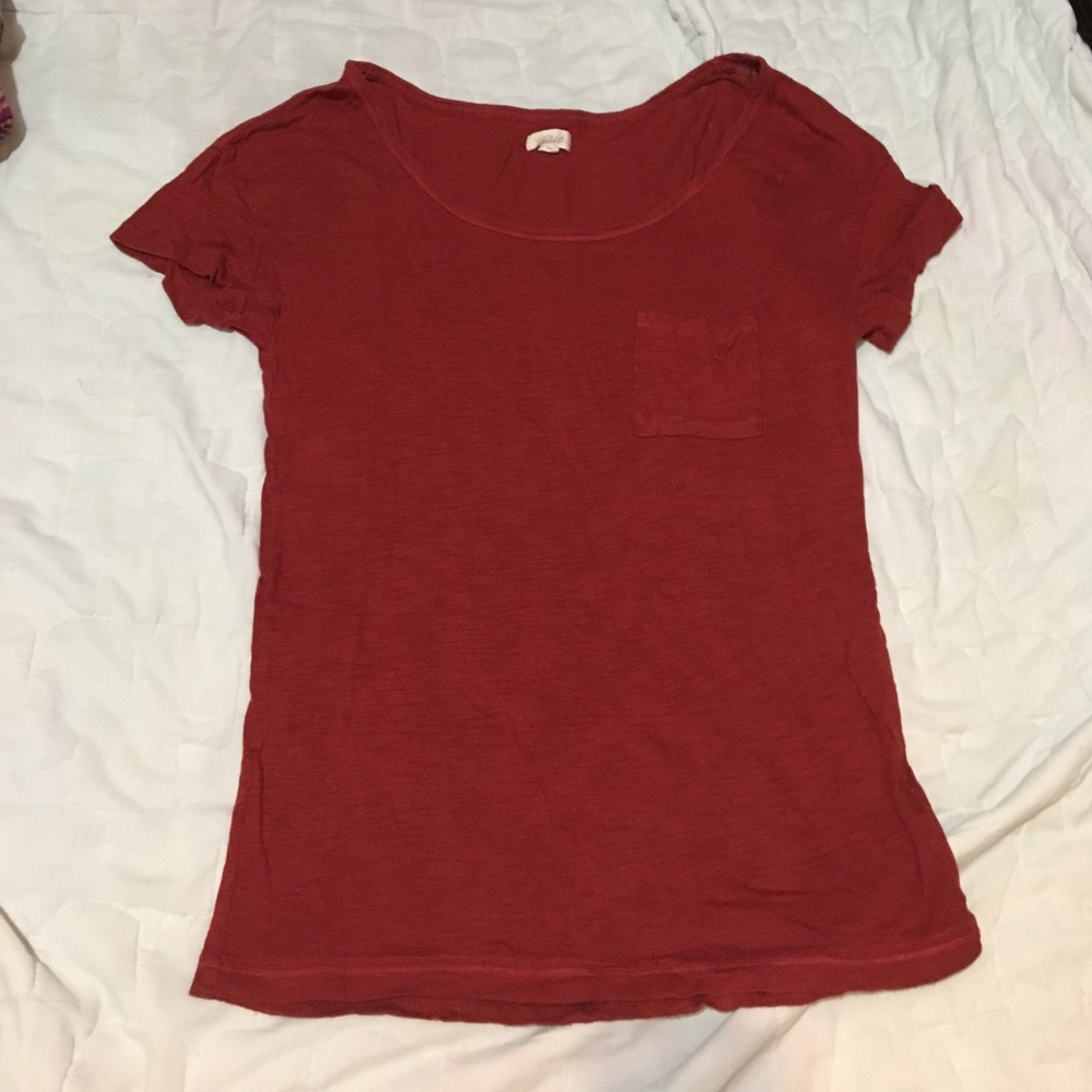 ✨ Scoop neck pocket tee
