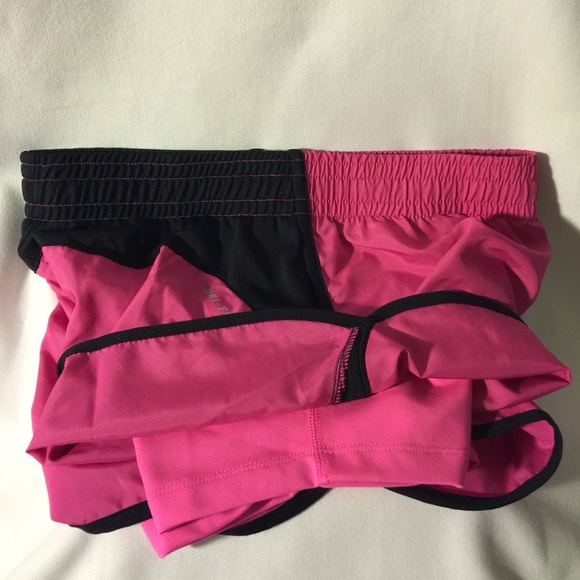 Nike running shorts - Picture 4 of 4