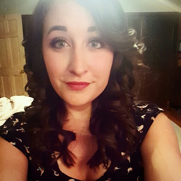 Meet Your Posher, Carrah