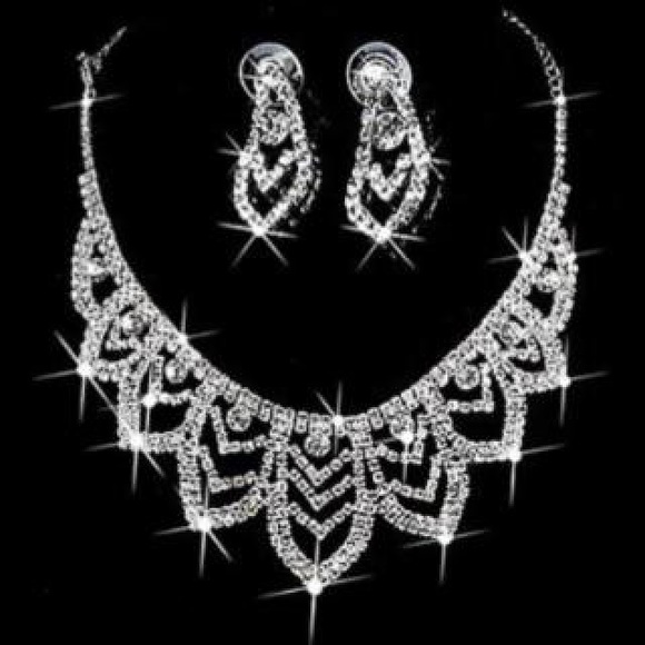 Great for prom or bride!! Ready to ship!!!!