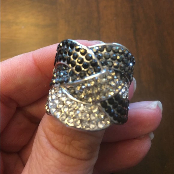 BNWT Lia Sophia "cocktail hour" ring - Picture 1 of 4