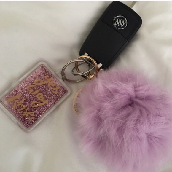PURPLE FAUX FUR KEYCHAIN - Picture 4 of 4