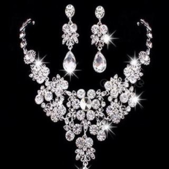 Great for prom! Ready to ship!!