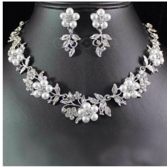 Great for prom!! Ready to ship!!