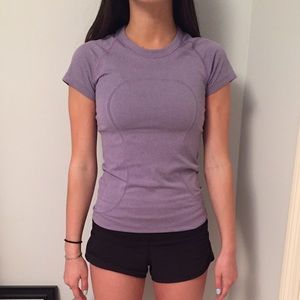 BRAND NEW LULULEMON WUNDER UNDER TSHIRT.