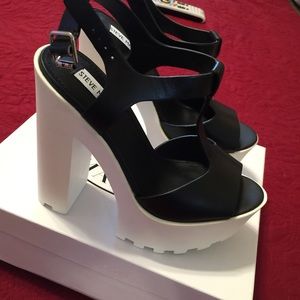 Steve Madden platform sandals