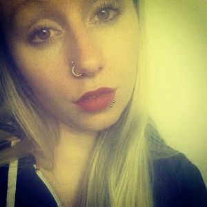 Meet your Posher, Carina