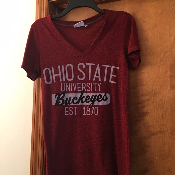 Ohio State Vneck shirt. Size large