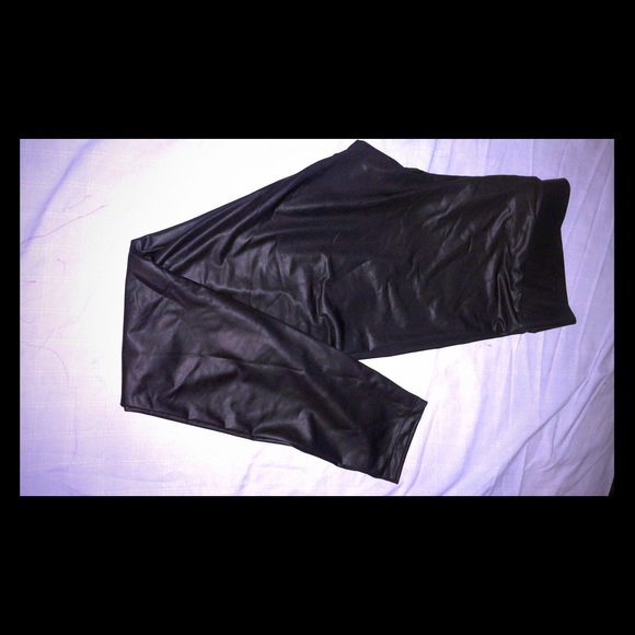 Guess black matte leather leggings,S,M,L brand new