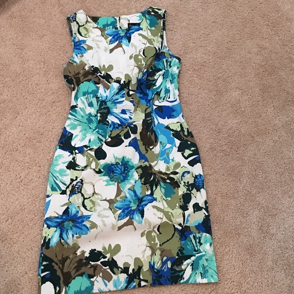 🆕Arrival 5⃣0⃣% off Very cute floral dress 😍😍 - Picture 4 of 4