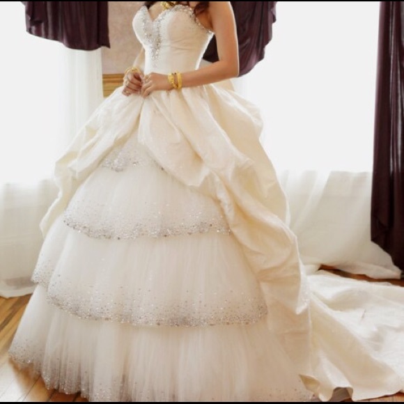 Wedding dress/ballgown - Picture 2 of 4