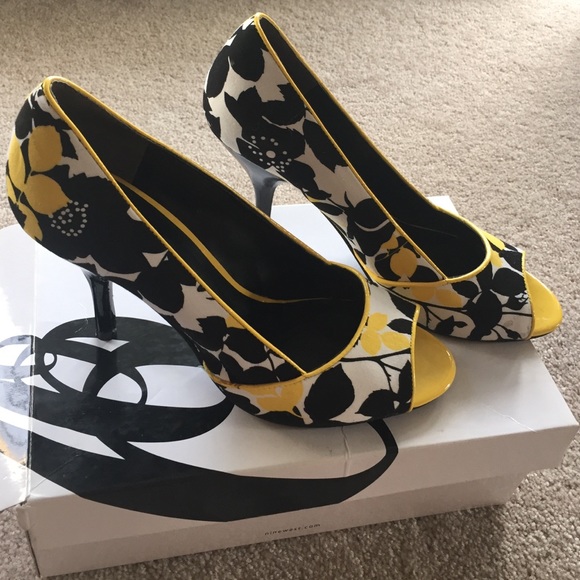 Multicolor Peep toe pumps