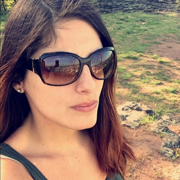 Meet your Posher, Steph - Picture 2 of 4