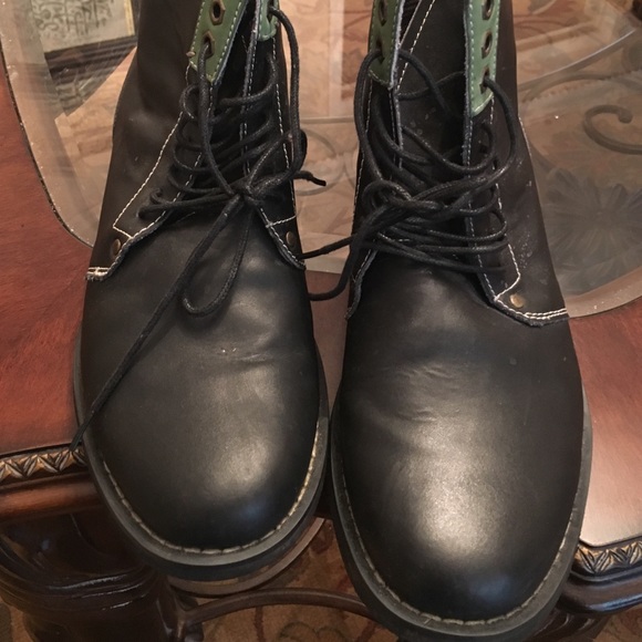 Men's Boot! Like New Only Worn Once!! - image 2
