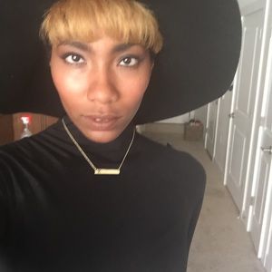 Meet your Posher, Shekinah