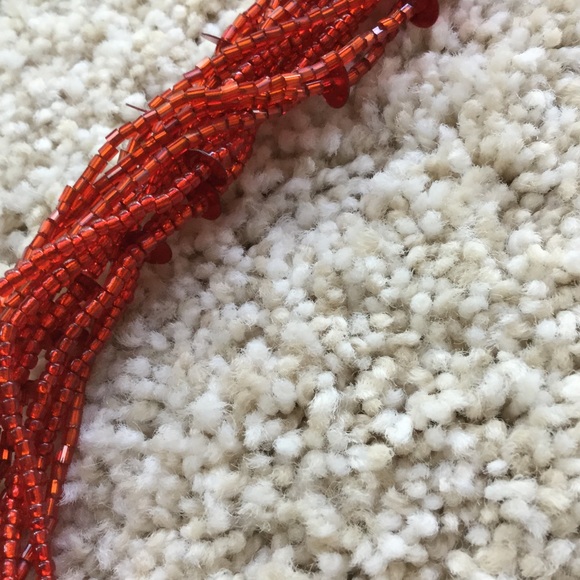 Red beaded necklace - Picture 2 of 4