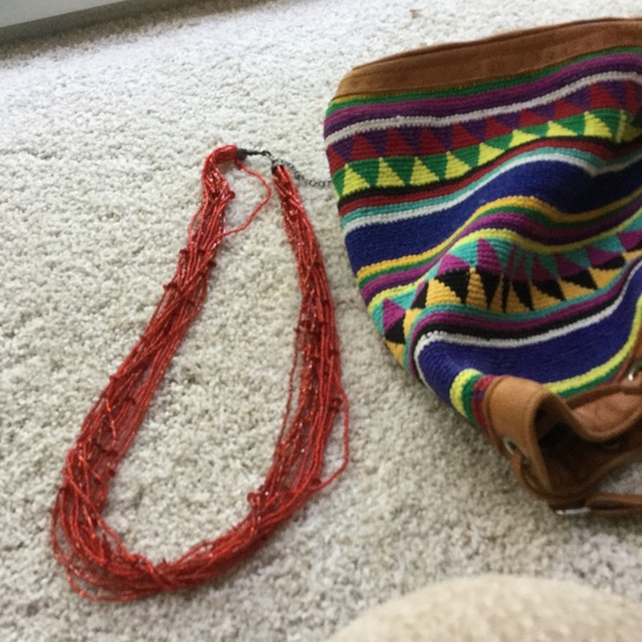 Red beaded necklace - Picture 4 of 4