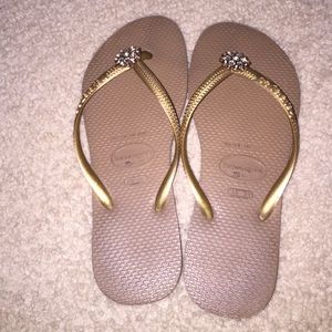 gold Havianna flip flops with diamond flower