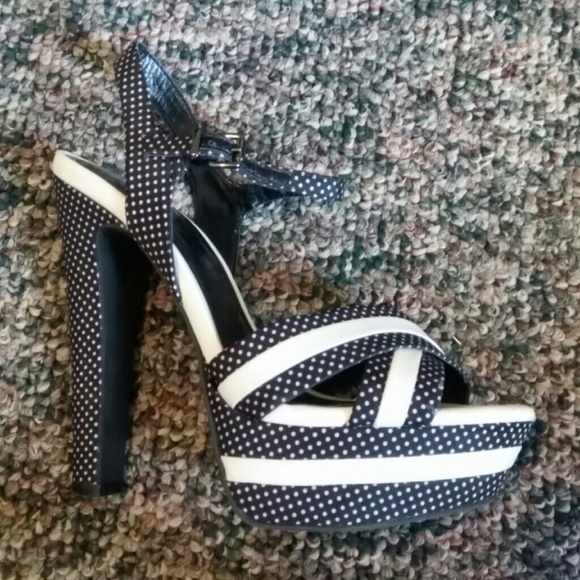 Jessica Simpson heels - Picture 2 of 2