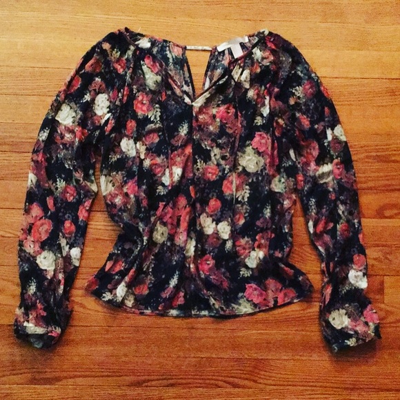 Forever 21 Tops - Stylish Floral Longsleeve🌹🌷🌸🌺