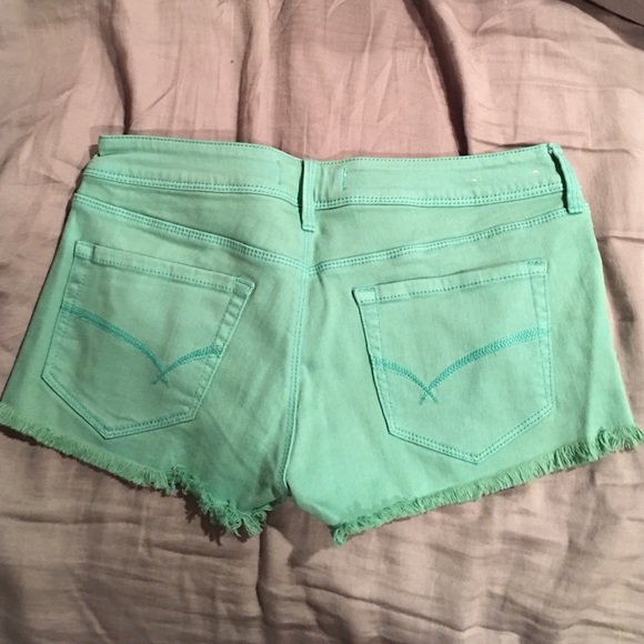 Shorts - Picture 2 of 3