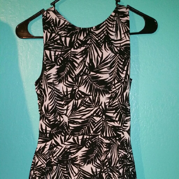 *MAKE AN OFFER!* Tropical themed dress