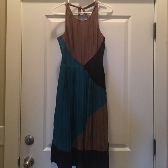 Beautiful Dress - Picture 1 of 2