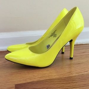 Neon yellow pumps