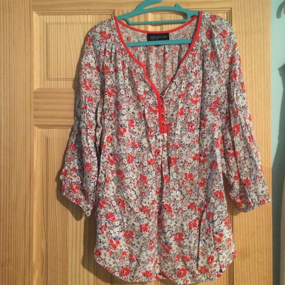 Cute, comfy, flowy, floral top
