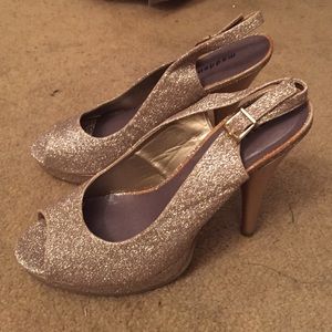 Beautiful Sparkle Heels!! Great for a night out!