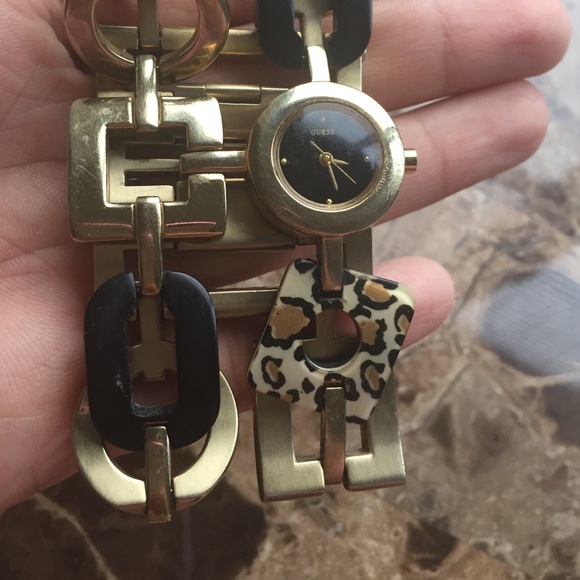 Guess - Picture 4 of 4