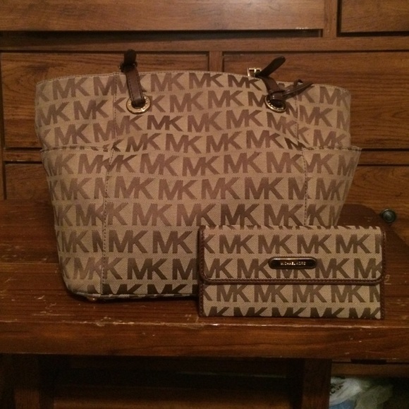 ❌SOLD❌Authentic Michael Kors Purse - Picture 1 of 4