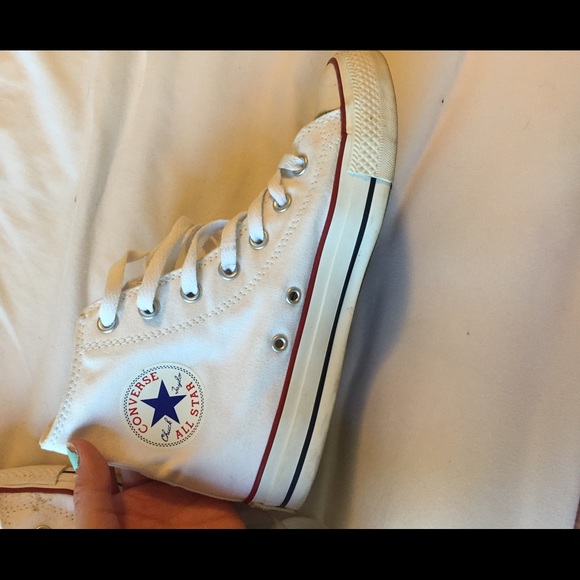 🔴SOLD🔴 White Converse Chucks size 8