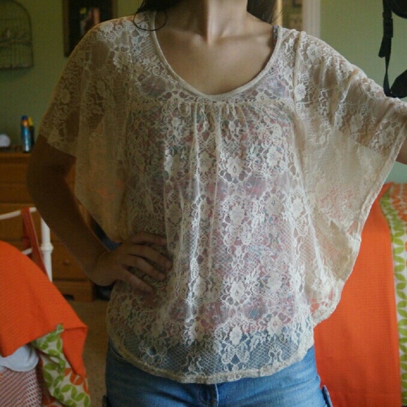 Flowy lace shirt - Picture 1 of 3
