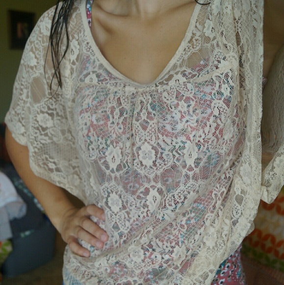Flowy lace shirt - Picture 3 of 3