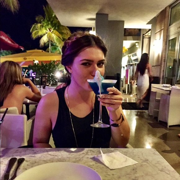 Meet your Posher, Danielle - Picture 1 of 1