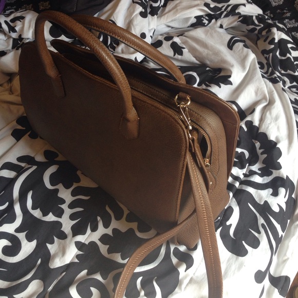 Non designer brown handbag only used a few times.